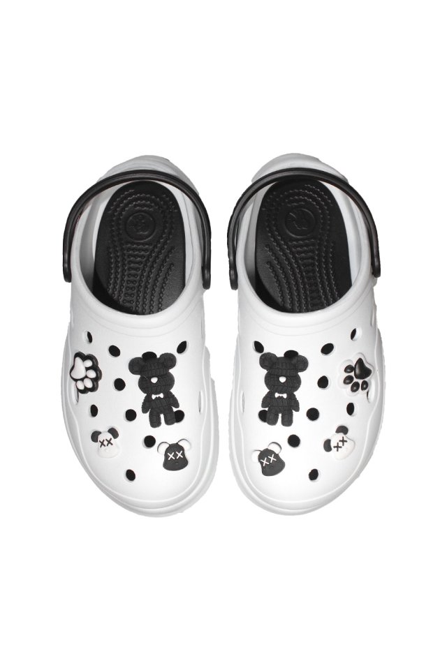 Črno-beli medicinski cokli za ženske - Cokli z našitimi detajli