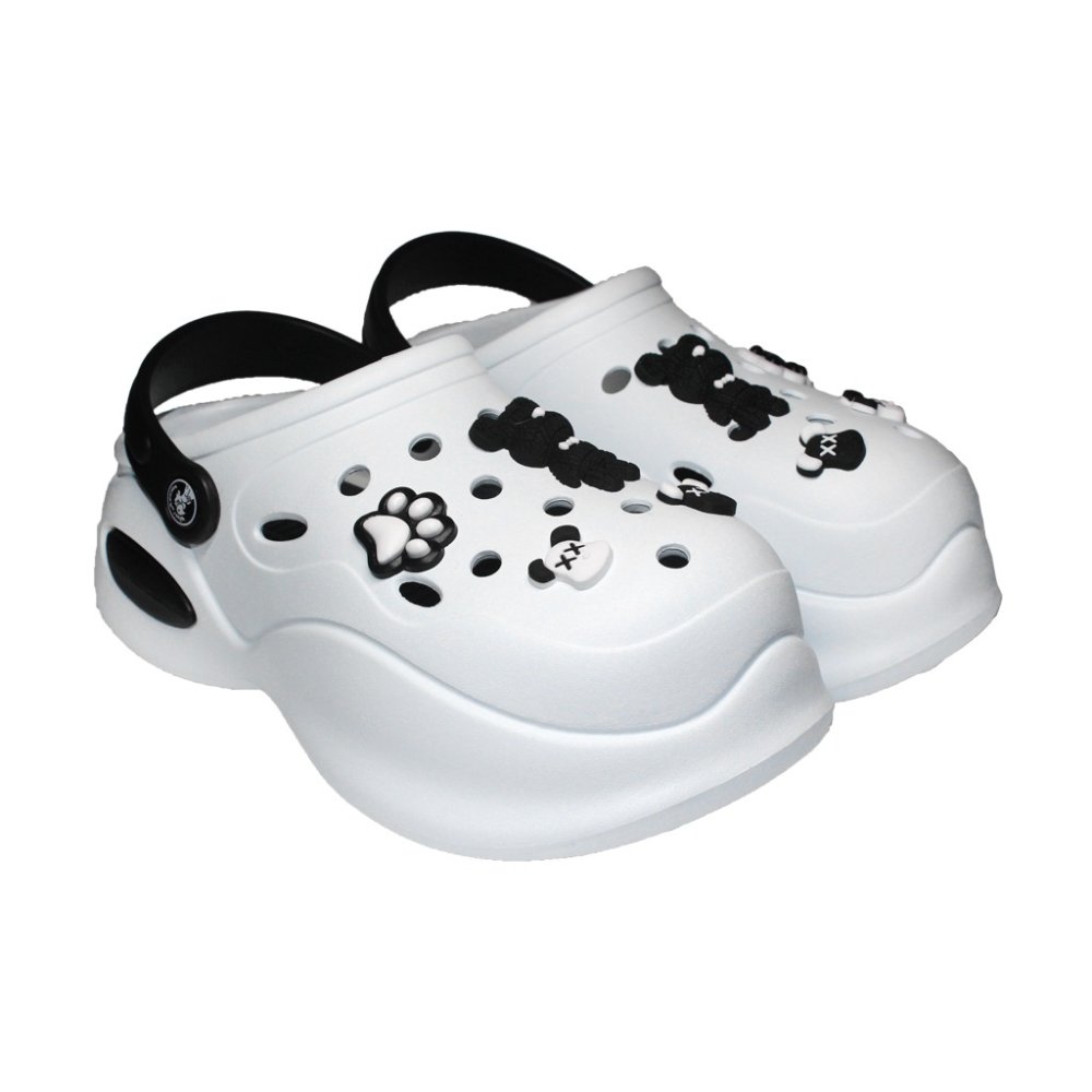 Črno-beli medicinski cokli za ženske - Cokli z našitimi detajli