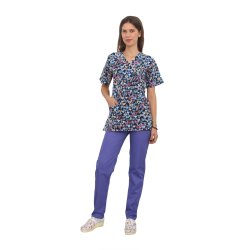 Medicinska obleka Hearts, s puškano bluzo v vijoličnih hlačah z elastiko