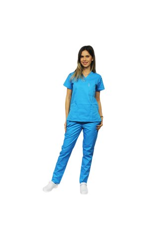 Turkizna medicinska obleka s sidrno bluzo v objemu tržube V in turkiznimi elastičnimi hlačami