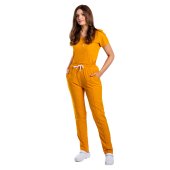 Gorčično rumena raztegljiva medicinska obleka z bluzo z V-izrezom ter z vrvico in elastičnimi hlačami..