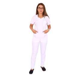 Bela medicinska obleka z ukrivljeno bluzo z zadrgo, tremi naloženimi žepi in belimi hlačami z elastiko