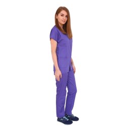 Vijolična medicinska obleka, ukrivljena bluza z zadrgo, trije žepi in elastične hlače