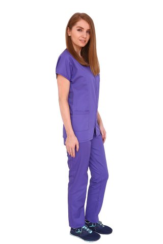 Vijolična medicinska obleka, ukrivljena bluza z zadrgo, trije žepi in elastične hlače