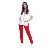 Medicinska obleka, sestavljena iz bele bluze z rdečim paspolom in rdečih hlač z elastiko..
