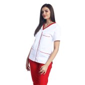 Bela medicinska halja z rdečim paspolom, sponkami in tremi priloženimi žepi..