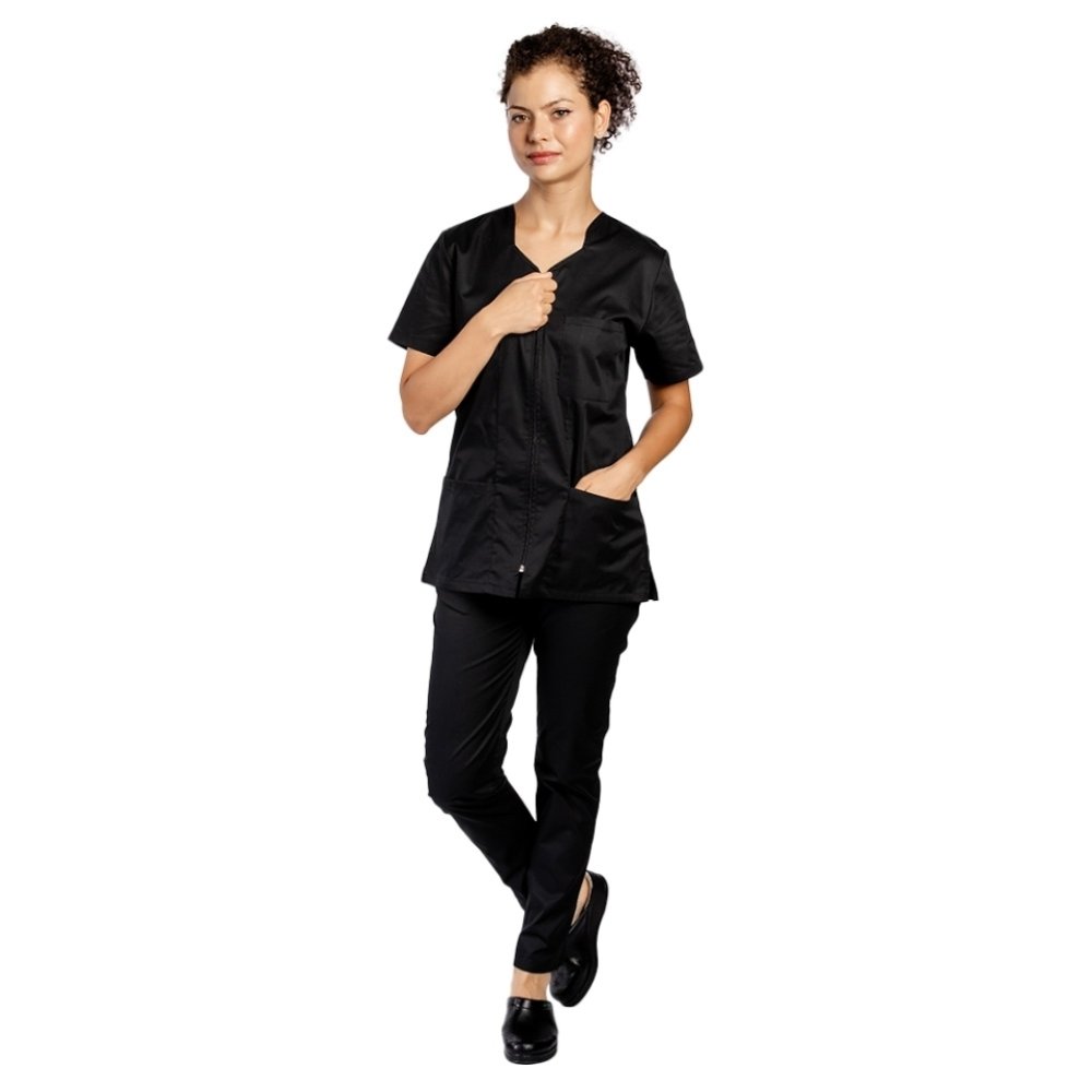 Črn medicinski kombinezon, z bluzo na zadrgo, tremi žepi in črnimi hlačami 