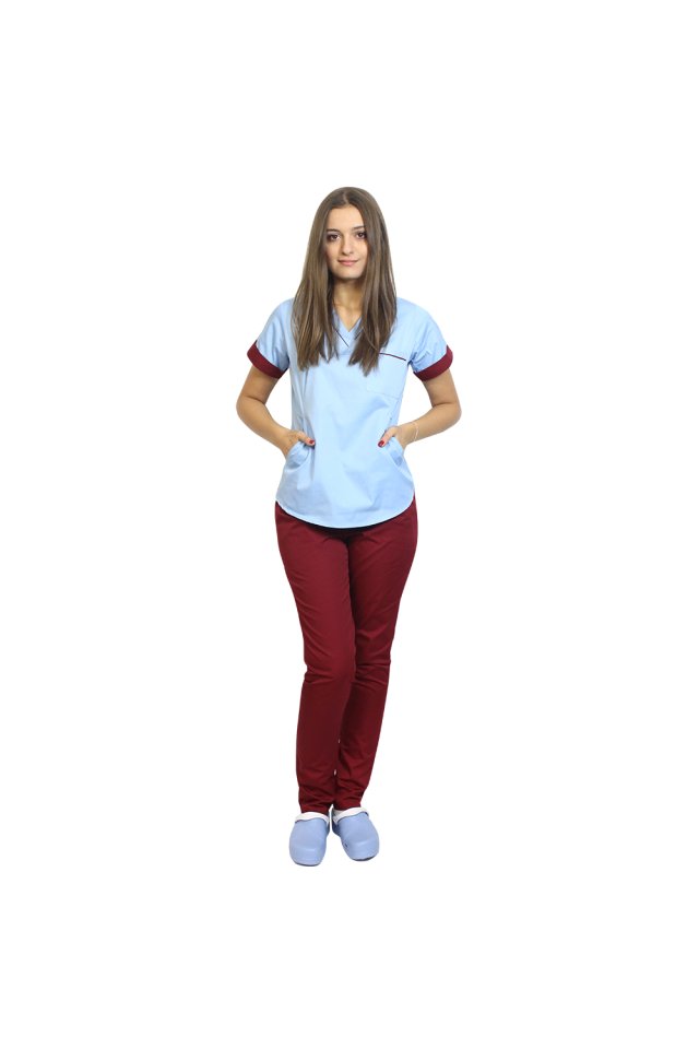 Medicinski kombinezon, sestavljen iz modre bluze z zrnatimi pasovi in modrih hlač, model Amani