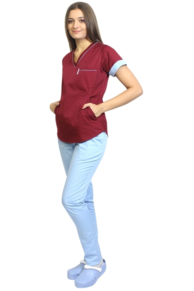 Medicinski kombinezon, sestavljen iz sive bluze z modrimi robovi in hlač, model Amani