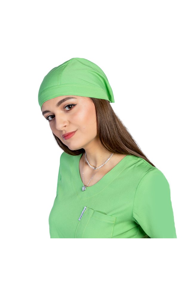 Lakirana raztegljiva kapa, univerzalna velikost, z zapenjanjem na vrvico zadaj