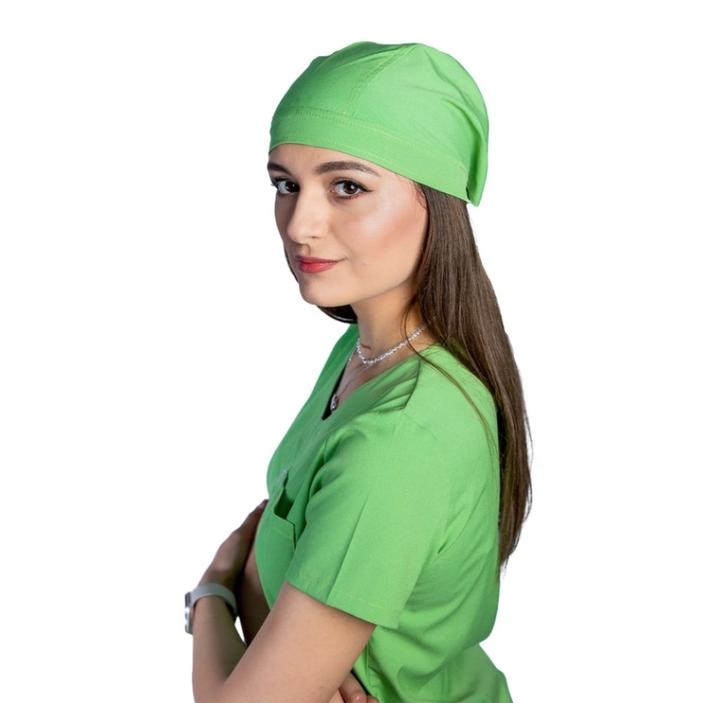 Lakirana raztegljiva kapa, univerzalna velikost, z zapenjanjem na vrvico zadaj