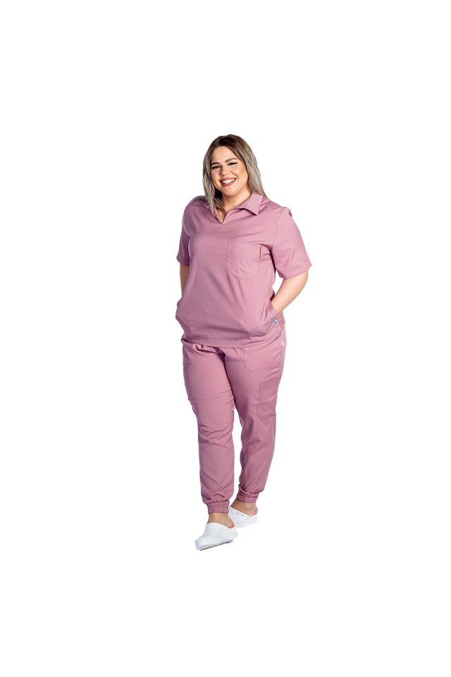 Pudrasto roza polo raztegljiva medicinska obleka, z V bluzo in jogger hlačami, z vrvico in elastiko